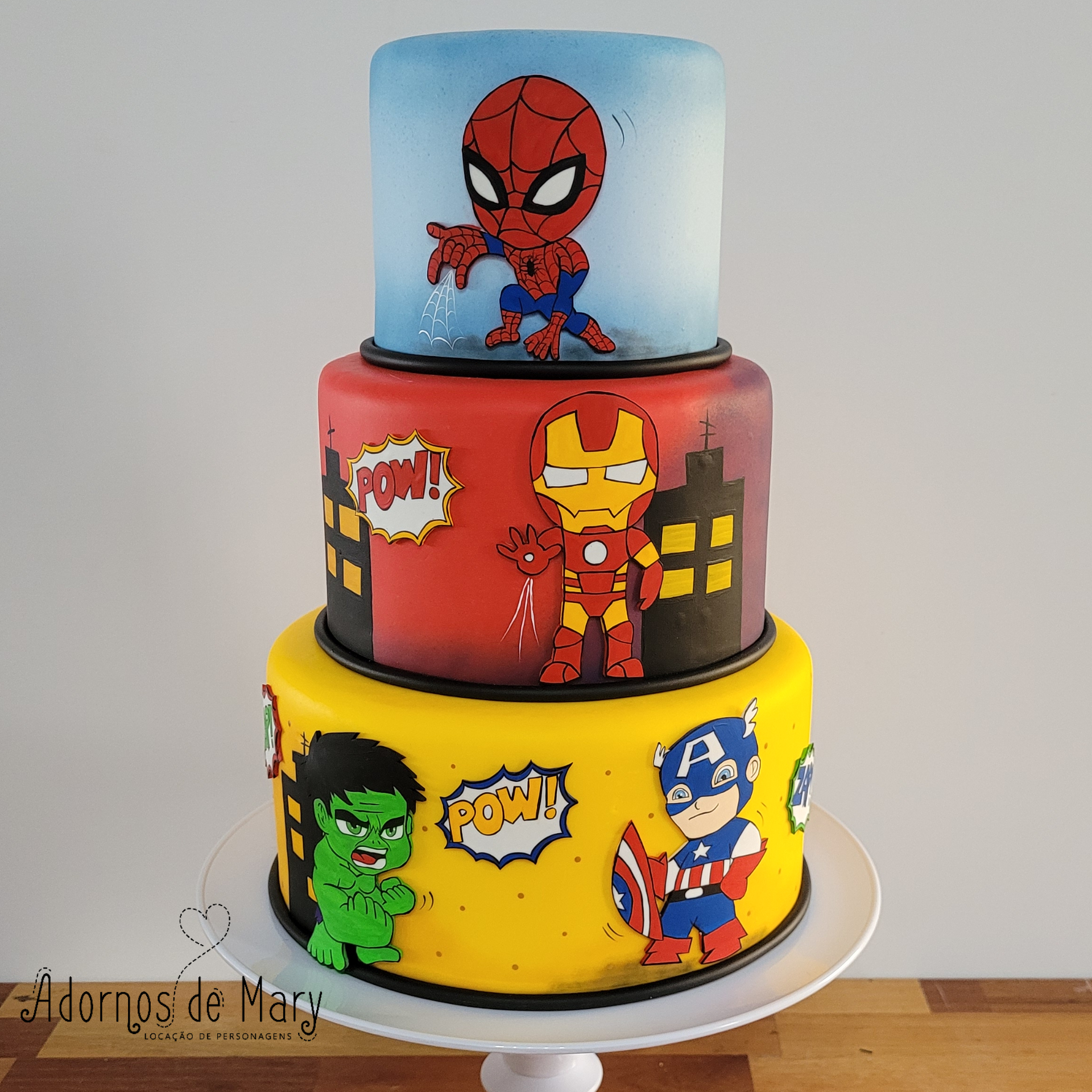 bolo decorado super herois simples