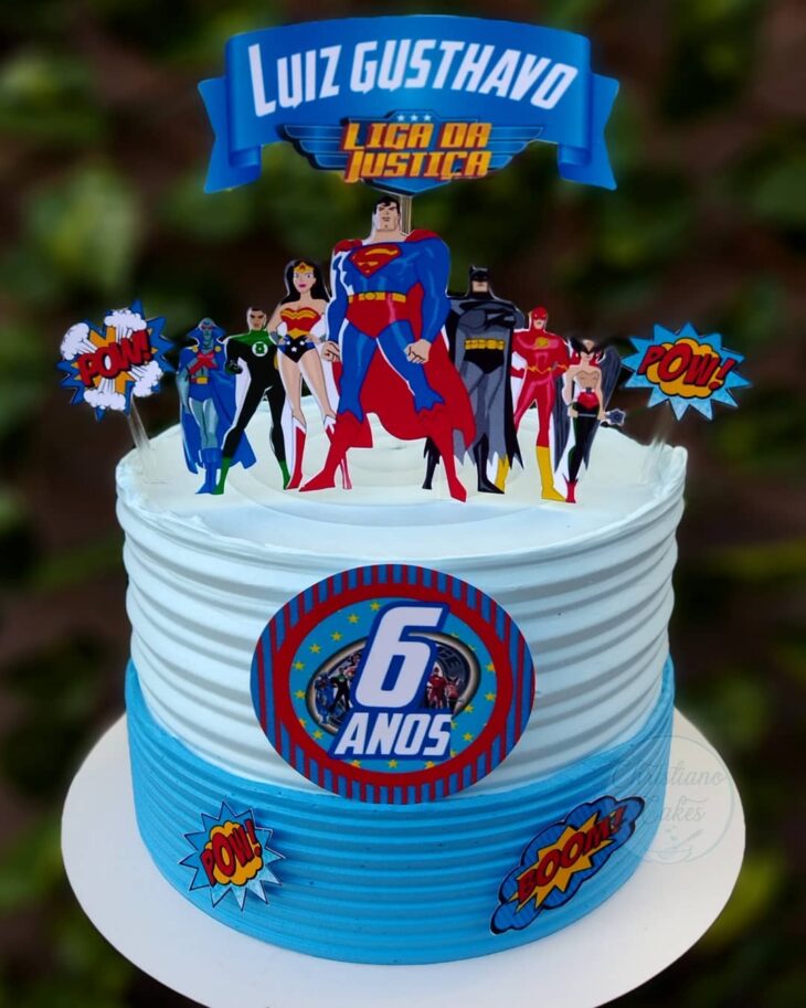 bolo decorado super herois 2 andares