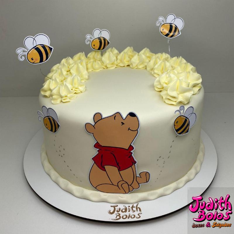 Chantilly vs. Pasta Americana: Qual o melhor para o bolo Ursinho Pooh?