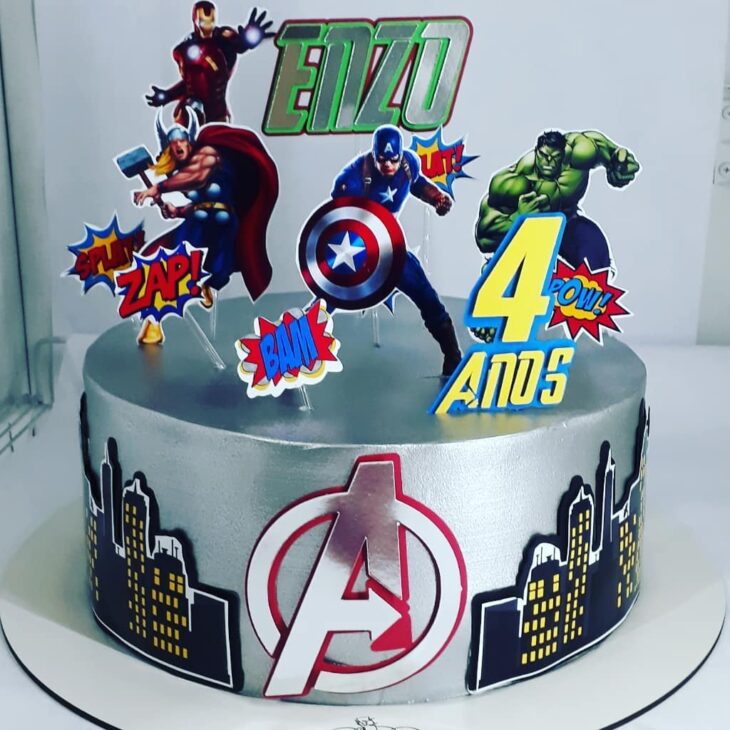 Bolo Decorado Vingadores