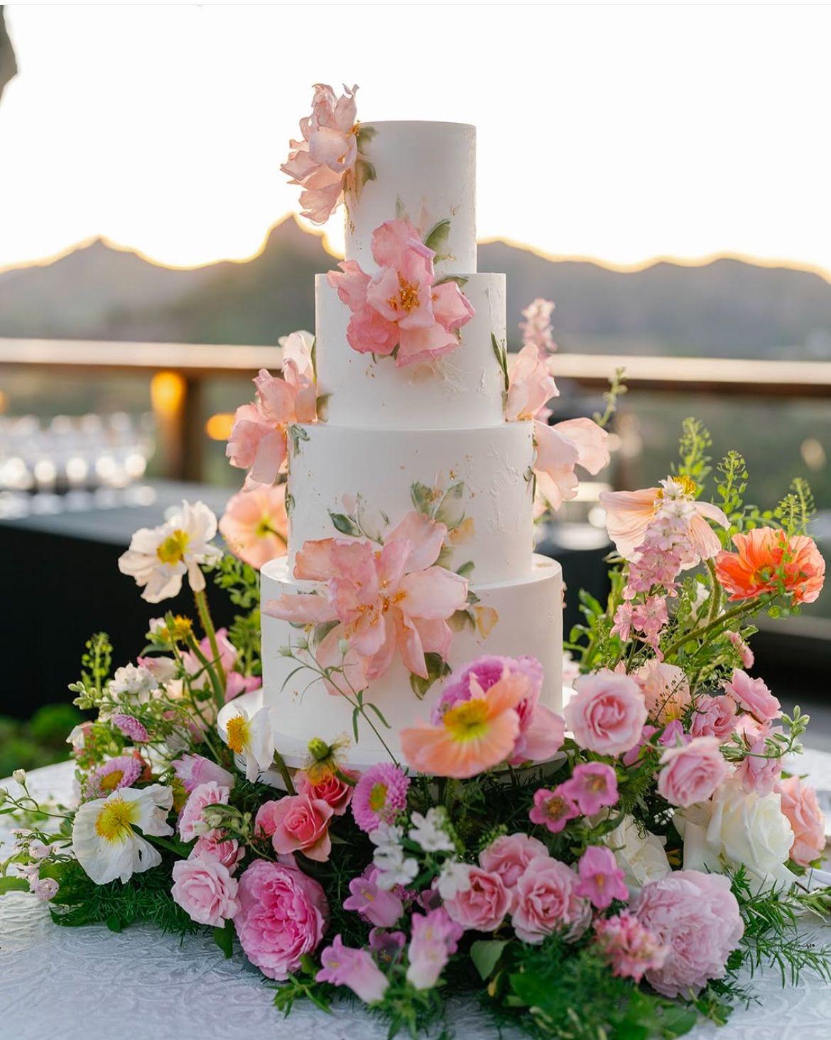 Como Escolher o Bolo Cenográfico Perfeito para Cada Estilo de Casamento