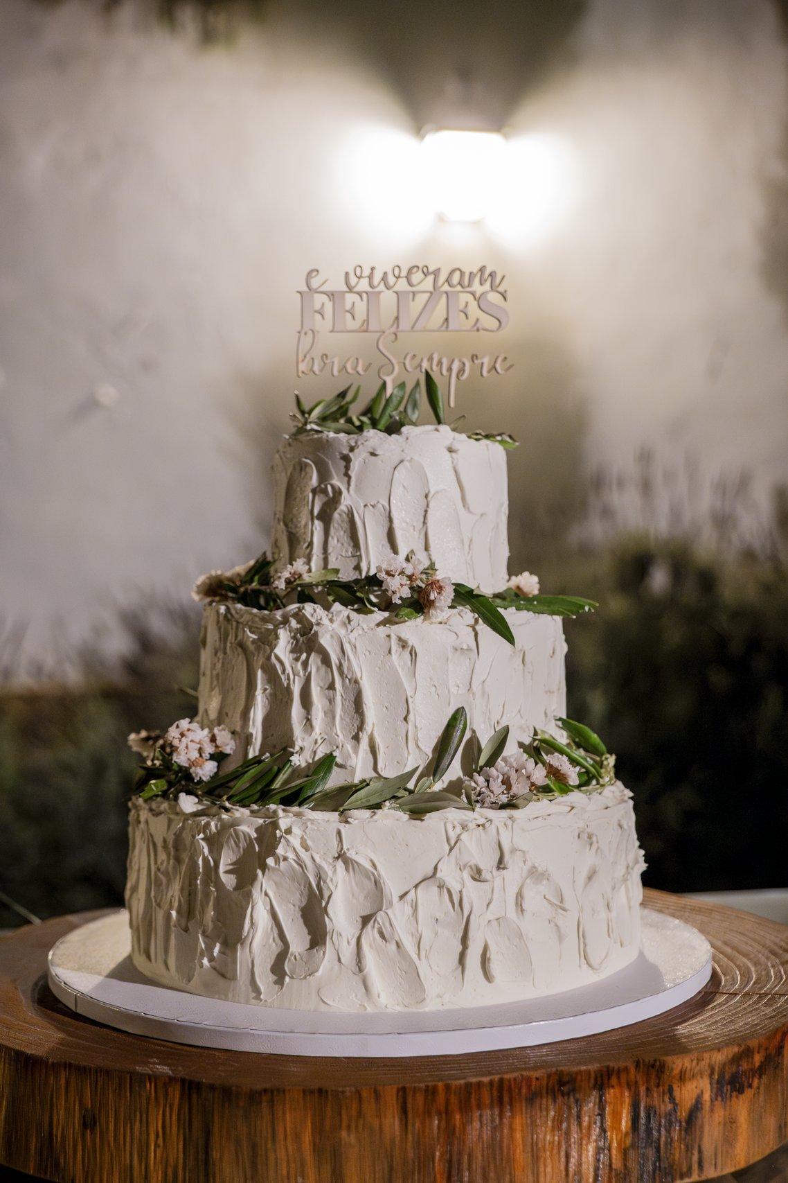 5 Ideias de Bolos de Casamento Minimalistas para 2026
Como Escolher o Sabor Perfeito para o Bolo de Casamento
Guia Completo de Preços de Bolos de Casamento
Tendências de Cores e Formatos para Bolos de Casamento
Decoração de Bolo de Casamento: Flores Naturais vs. Texturas Orgânicas