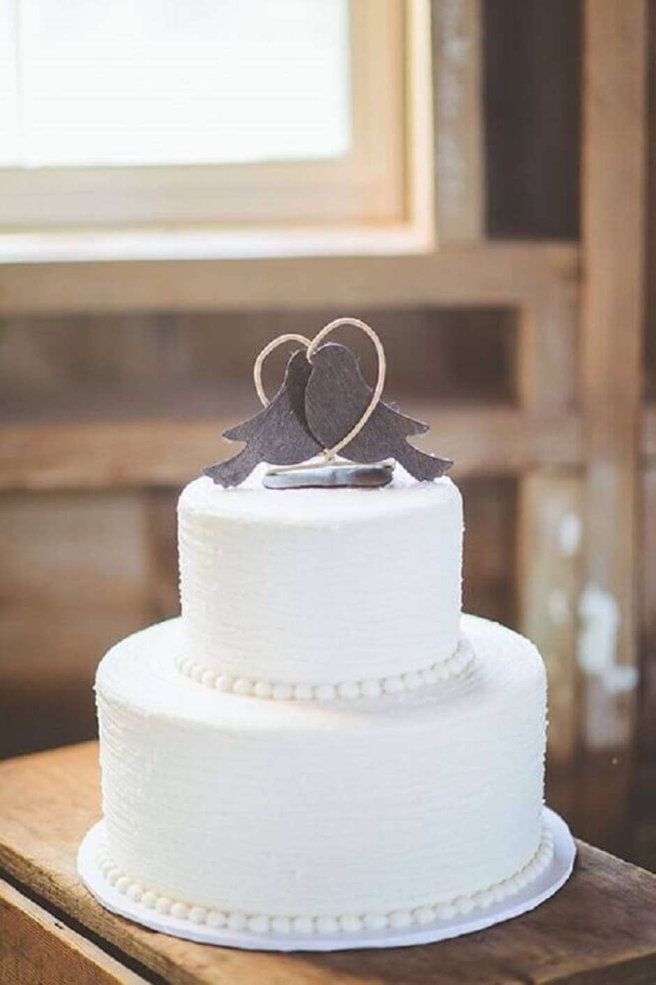 5 Ideias de Bolos de Casamento Minimalistas para 2026
Como Escolher o Sabor Perfeito para o Bolo de Casamento
Guia Completo de Preços de Bolos de Casamento
Tendências de Cores e Formatos para Bolos de Casamento
Decoração de Bolo de Casamento: Flores Naturais vs. Texturas Orgânicas