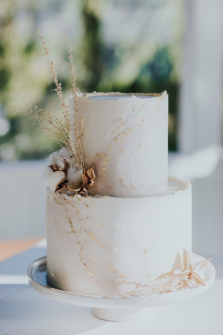 5 Ideias de Bolos de Casamento Minimalistas para 2026
Como Escolher o Sabor Perfeito para o Bolo de Casamento
Guia Completo de Preços de Bolos de Casamento
Tendências de Cores e Formatos para Bolos de Casamento
Decoração de Bolo de Casamento: Flores Naturais vs. Texturas Orgânicas