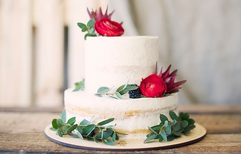 5 Ideias de Bolos de Casamento Minimalistas para 2026
Como Escolher o Sabor Perfeito para o Bolo de Casamento
Guia Completo de Preços de Bolos de Casamento
Tendências de Cores e Formatos para Bolos de Casamento
Decoração de Bolo de Casamento: Flores Naturais vs. Texturas Orgânicas