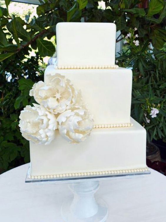 bolo quadrado casamento branco