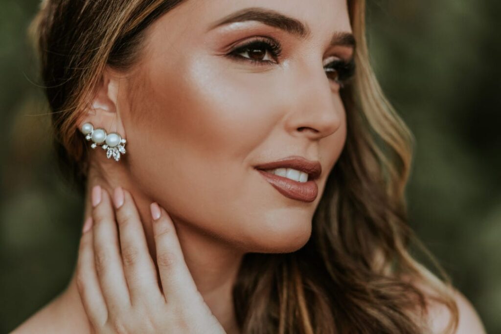 brincos de ouro branco vs dourado para noiva