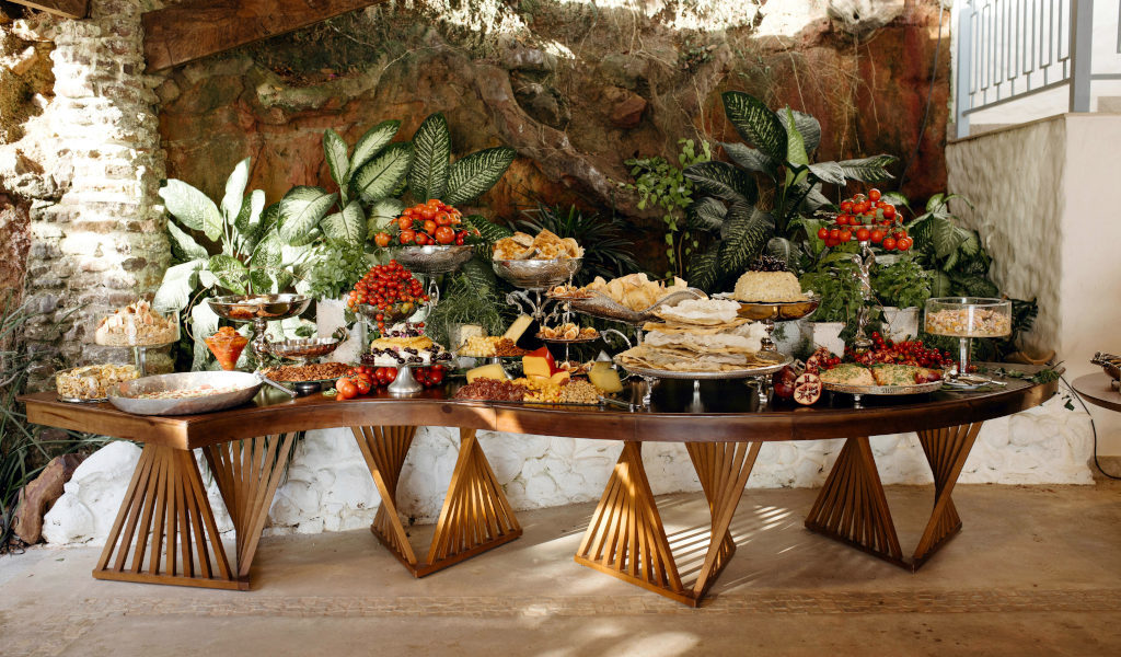 Franco-Americano vs. À Americana: Qual o Melhor Serviço de Buffet para Seu Evento?