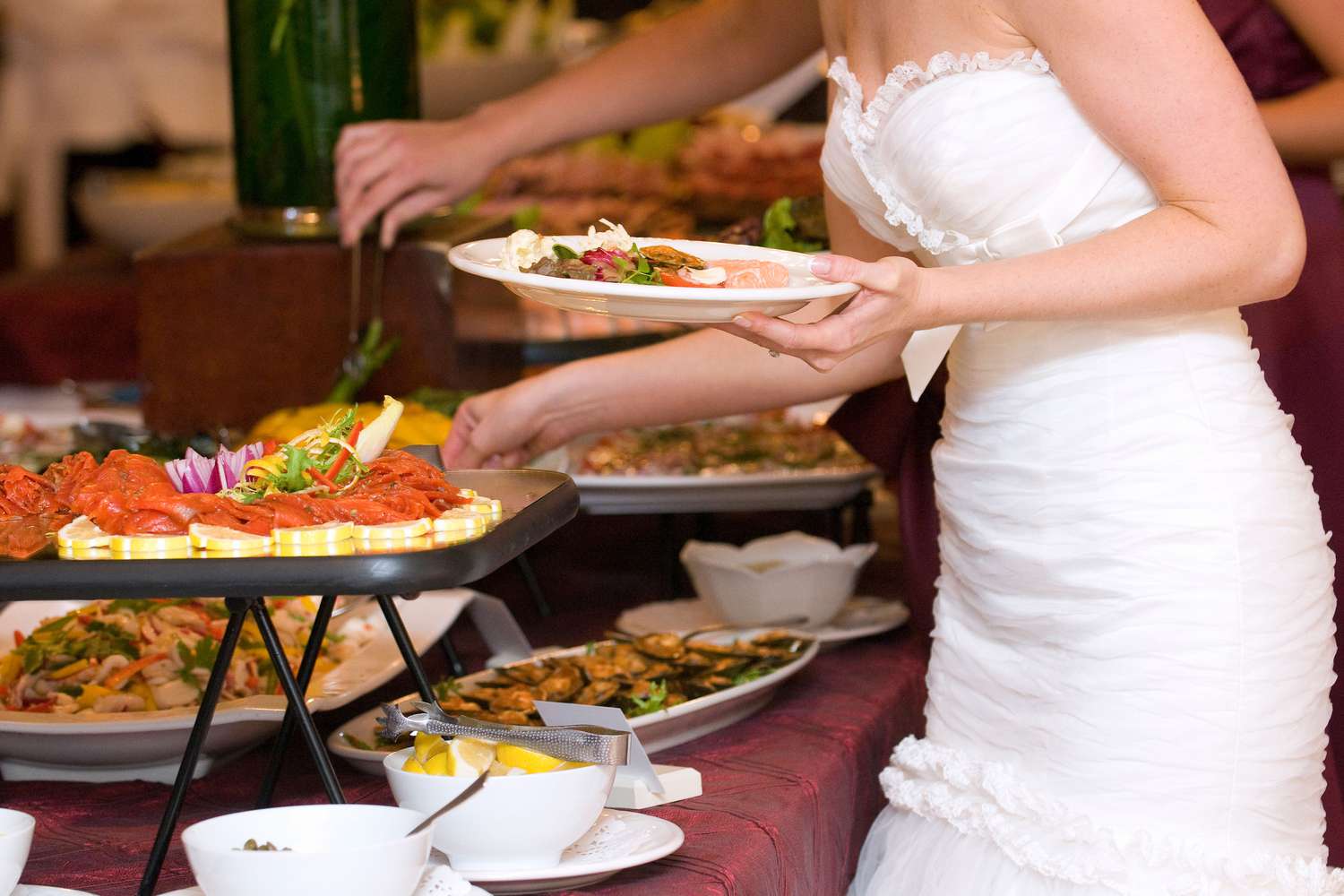 Guia Completo: Como Escolher o Tipo de Buffet Ideal para Seu Casamento