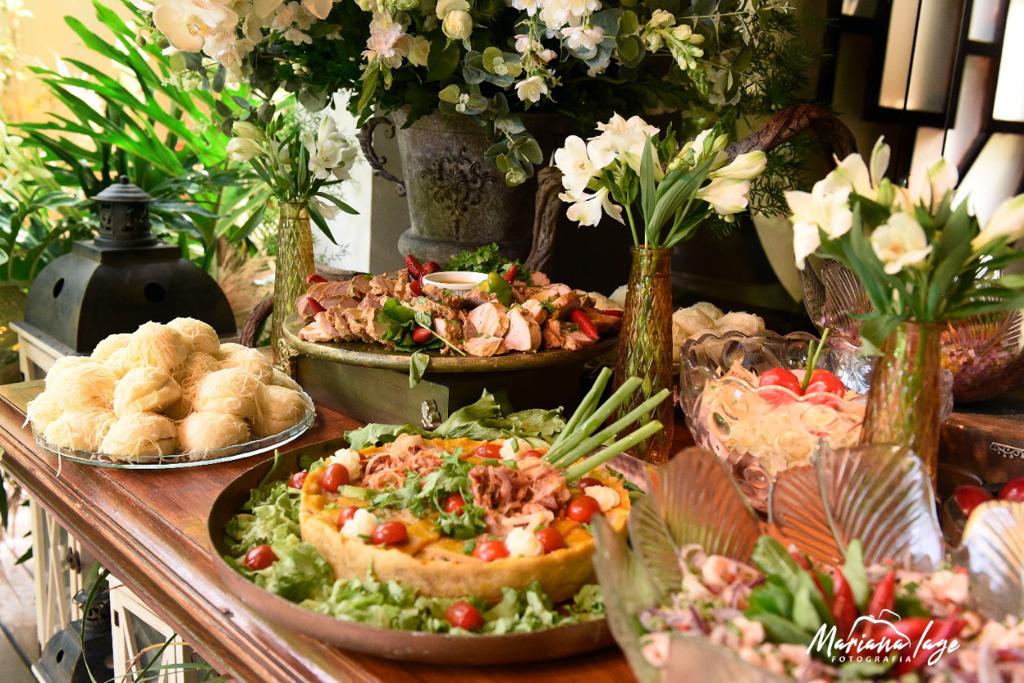 Franco-Americano vs. À Americana: Qual o Melhor Serviço de Buffet para Seu Evento?