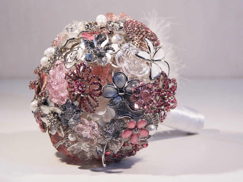 buquê de broches para noivas