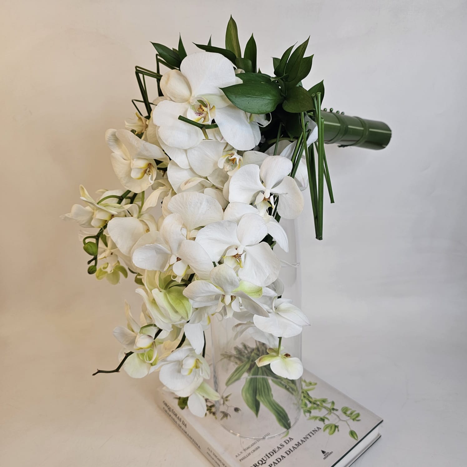 Tendências de Buquê de Noiva Cascata para 2026: Leveza e Fluidez