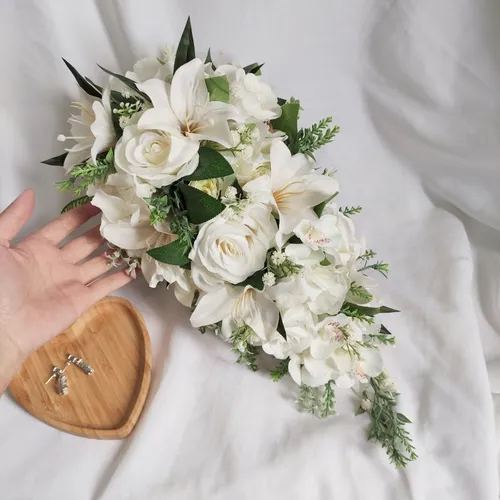 Tendências de Buquê de Noiva Cascata para 2026: Leveza e Fluidez