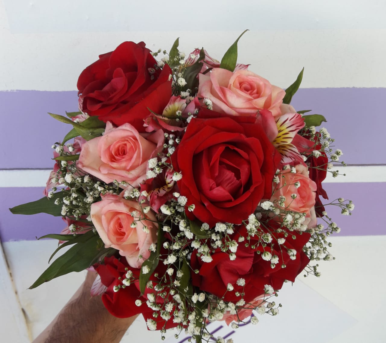 Buquê de Noiva Ideal: Combinando com o Vestido e o Horário da Cerimônia