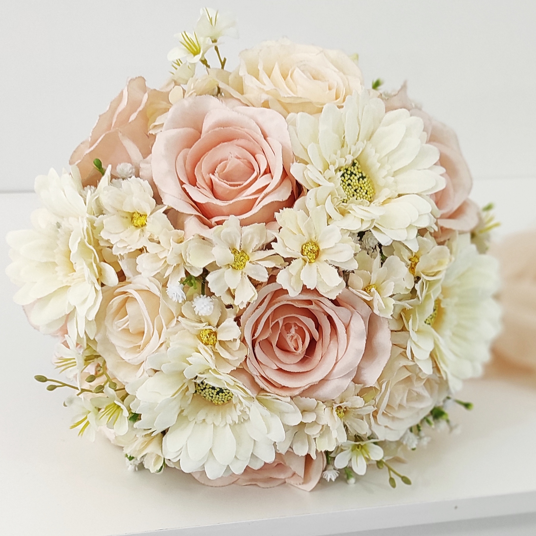 Buquê Redondo: Estilos e Acabamentos para um Casamento Inesquecível