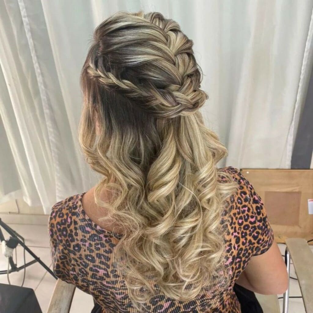 Penteados de Madrinha: Coques Clássicos vs. Modernos para o Grande Dia