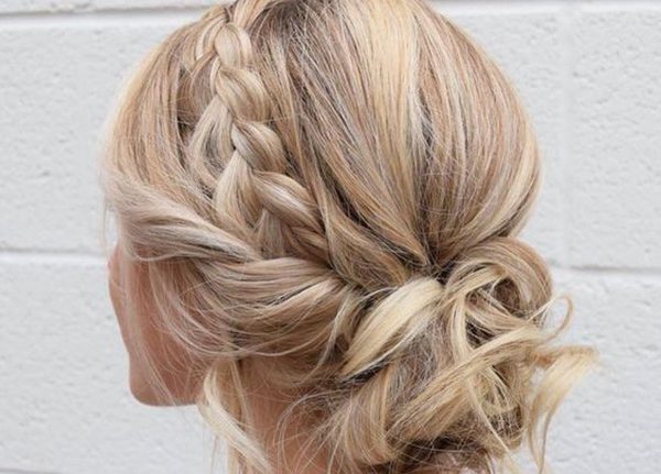 Cabelo Solto ou Preso? Dicas para Madrinhas de Casamento Diurno e Noturno