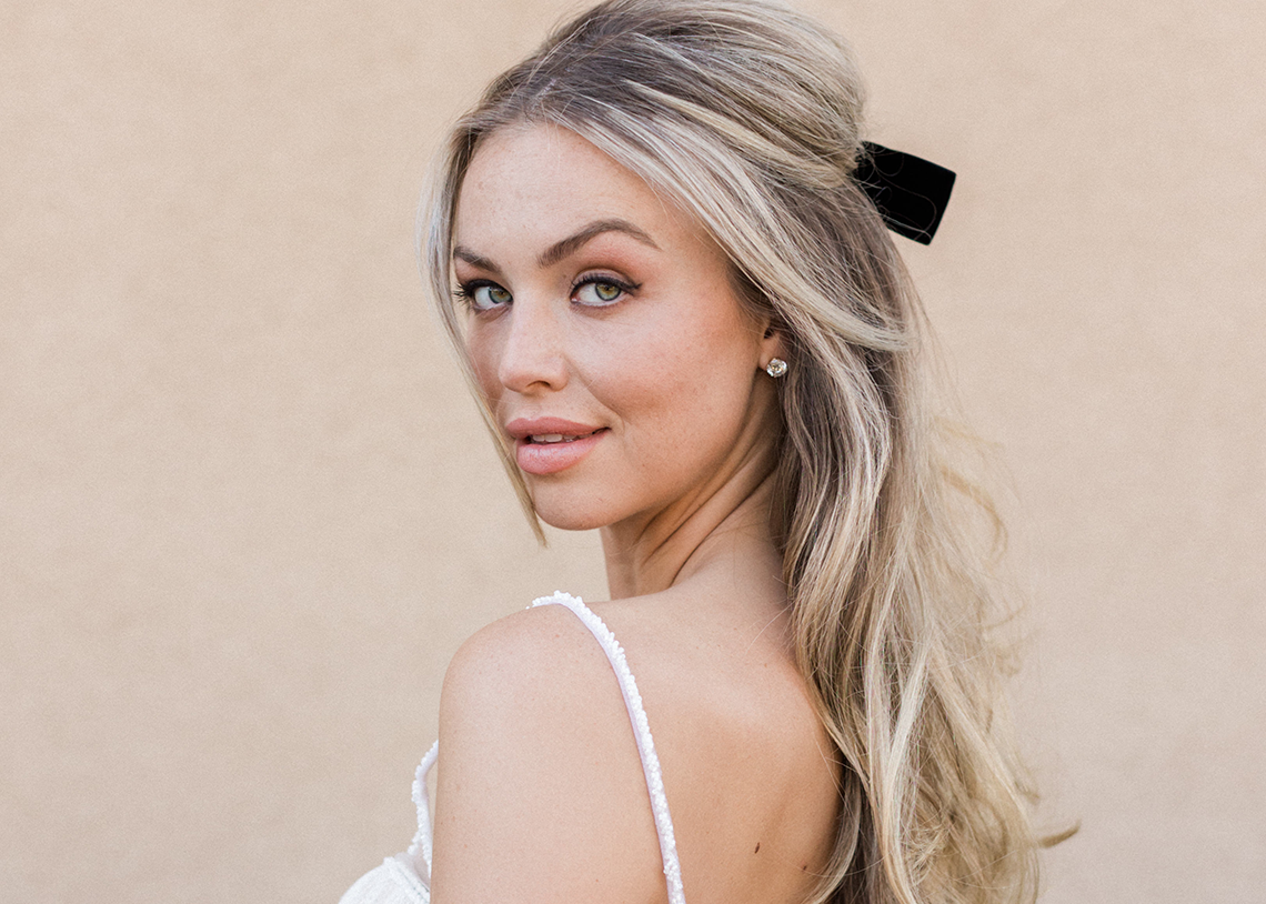 5 ideias de títulos:
1. Penteado Semi-Preso: O Guia Completo para Noivas
2. Estilos de Penteado Semi-Preso para Casamentos Inesquecíveis
3. Acessórios que Transformam seu Penteado Semi-Preso
4. Penteado Semi-Preso: Versatilidade e Elegância para o Grande Dia
5. Como Escolher o Penteado Semi-Preso Perfeito para o seu Estilo