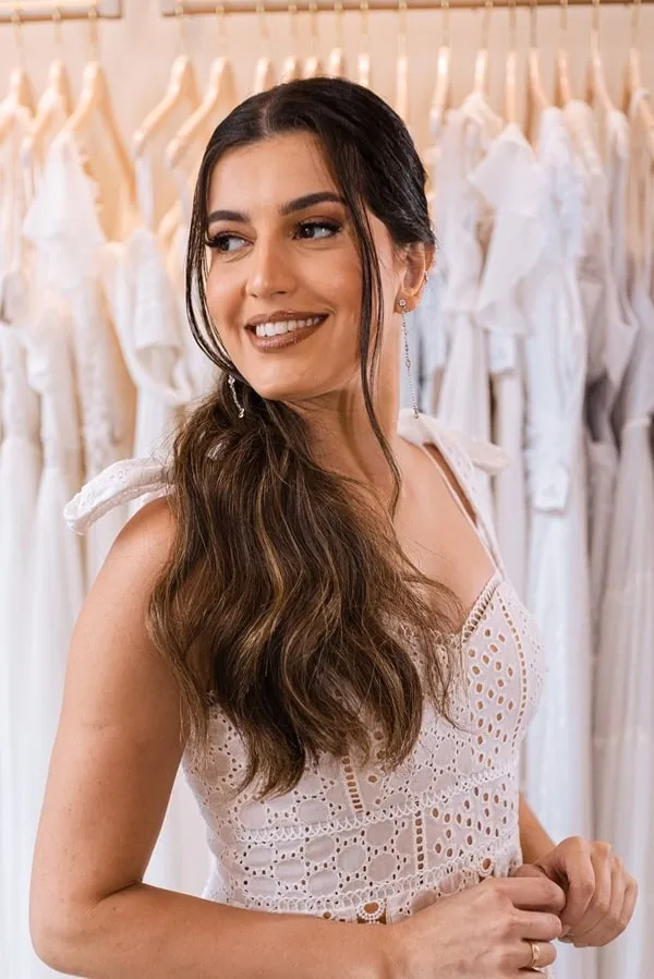 Como escolher o véu perfeito para cabelo solto de noiva