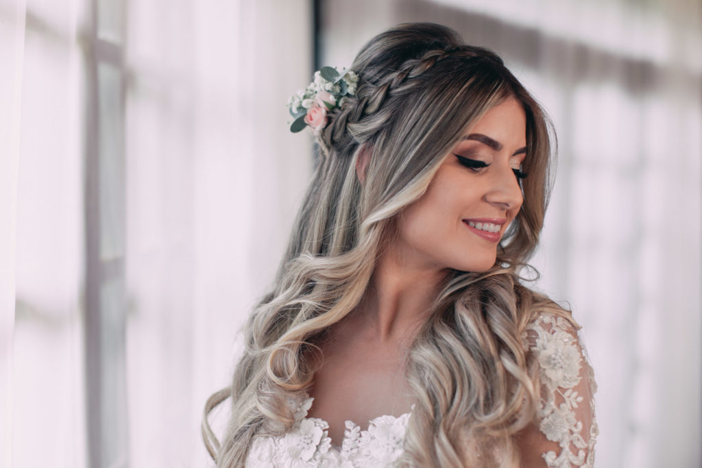 Como Escolher o Penteado de Noiva Perfeito para o Seu Estilo de Casamento