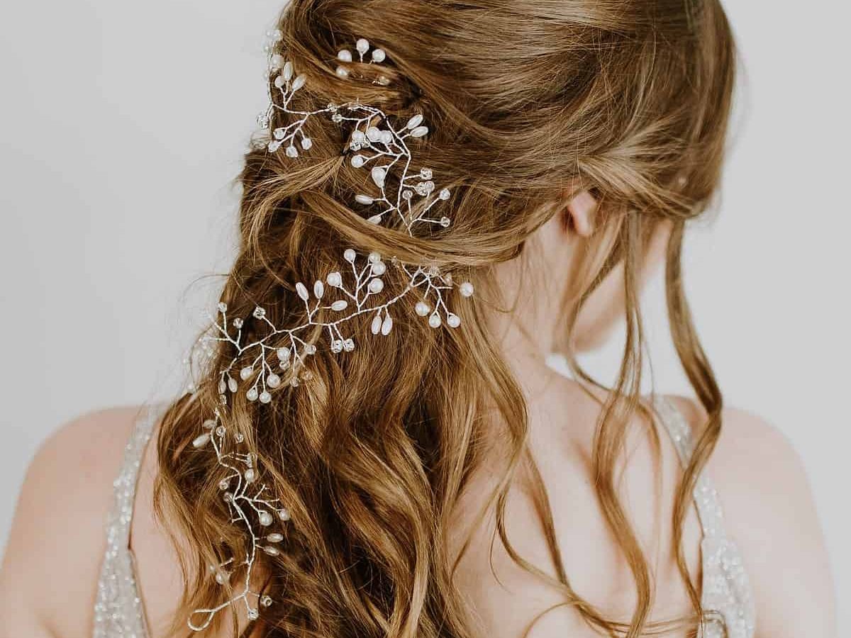 Coques Esculturais vs. Tranças Boho: Qual Penteado de Noiva Combina Mais Com Você?