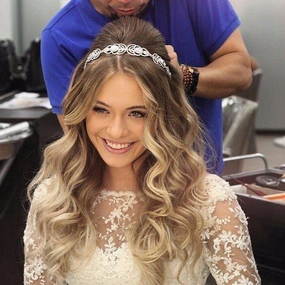 Dicas Essenciais para a Durabilidade do Penteado de Noiva no Grande Dia