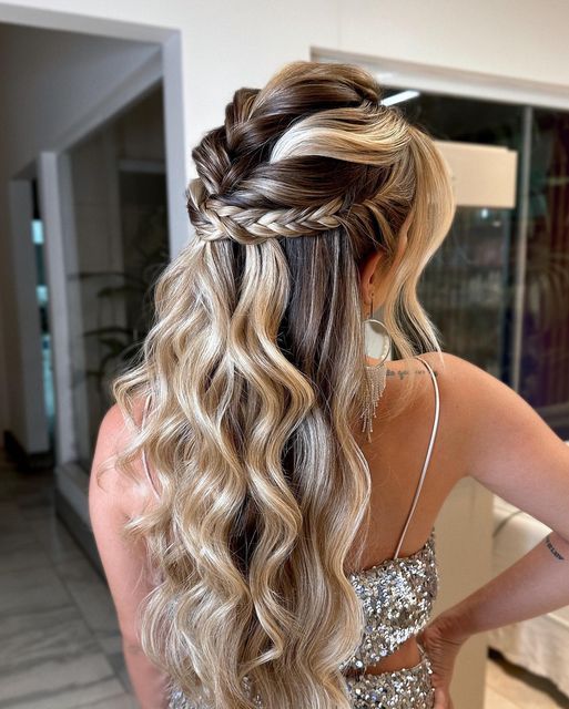 penteados para madrinhas de casamento simples e elegante