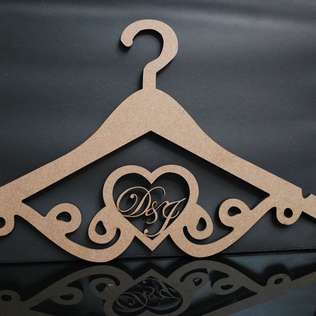 Cabides de Noiva de Luxo: Opções em Madeira e Acrílico