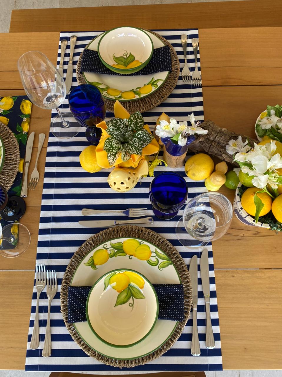 5 ideias de títulos:
1. Caminho de Mesa: O Guia Completo para Transformar Sua Decoração
2. Estilos de Caminho de Mesa: Do Rústico ao Moderno