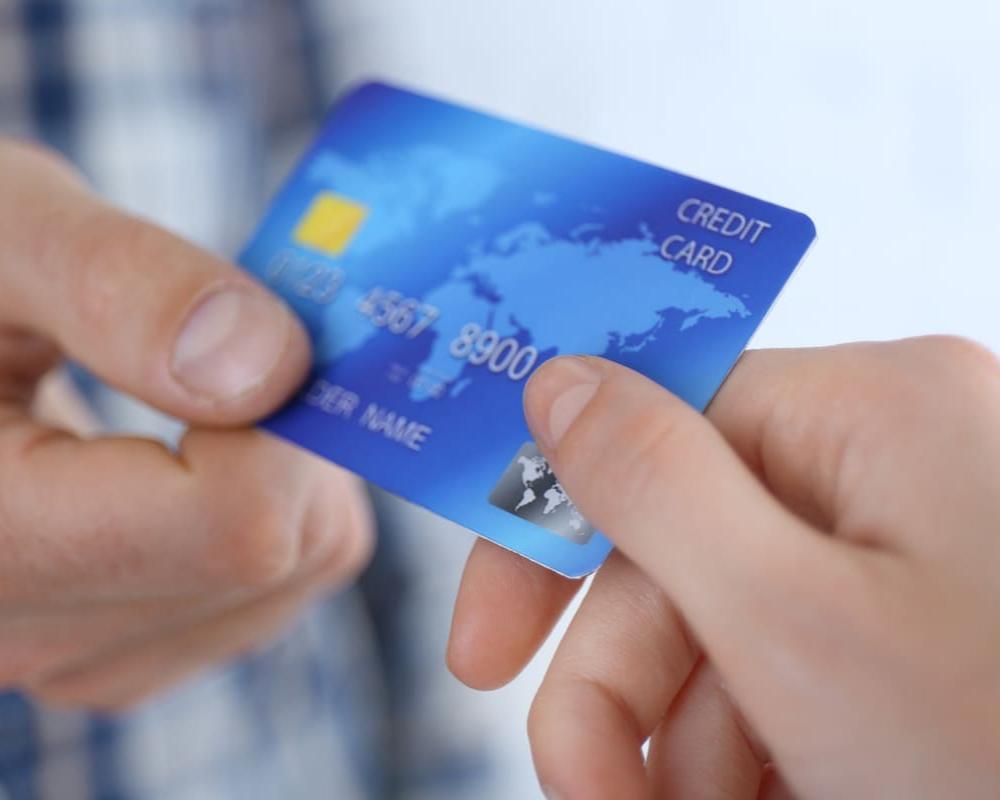 5 ideias de títulos:
1. Cartão de Crédito Internacional vs. Débito Global: Qual a Melhor Opção para Sua Viagem?
2. Economize em Viagens: Entenda as Diferenças entre Cartão de Crédito e Pré-Pago Internacional
3. Wise vs. Nomad: Comparativo Completo para Escolher sua Conta Global Ideal
4. Guia Definitivo: Como Usar Cartões no Exterior e Evitar Surpresas na Fatura
5. Dicas de Especialista: A Estratégia Mista para Gerenciar Gastos Internacionais