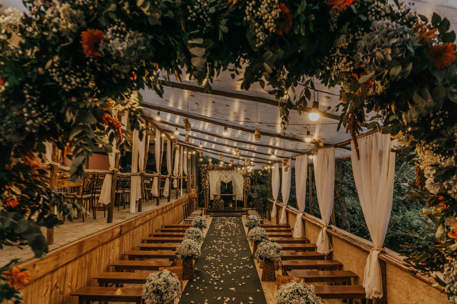 Casamento à Noite vs. Casamento de Dia: Qual Escolher?