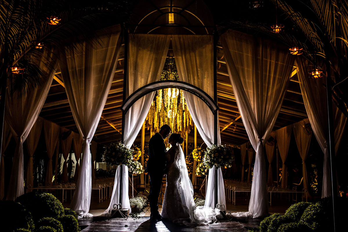 Como Escolher o Entretenimento Perfeito para seu Casamento Noturno