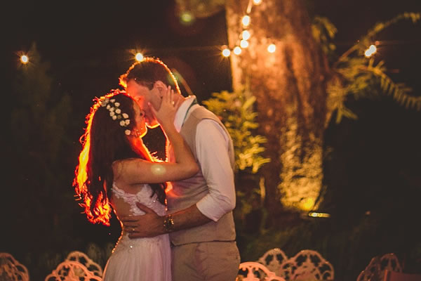Decoração de Casamento à Noite: Iluminação e Detalhes que Encantam