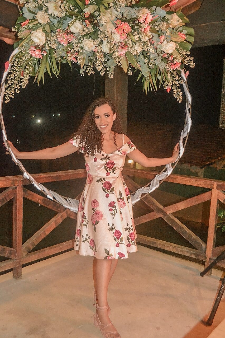 Guia Completo de Vestidos Midi para Casamento à Tarde