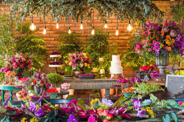 Papelaria e Convites Coloridos: Detalhes que Encantam no Seu Grande Dia