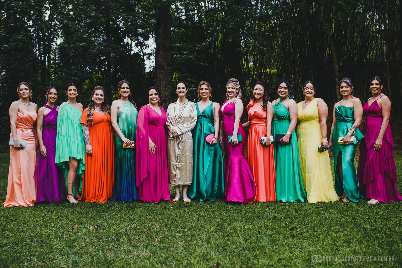 Vestidos de Madrinha em Tons Vibrantes: Como Escolher e Combinar