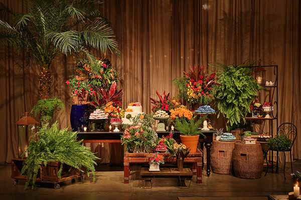 Vestidos de Madrinha em Tons Vibrantes: Como Escolher e Combinar