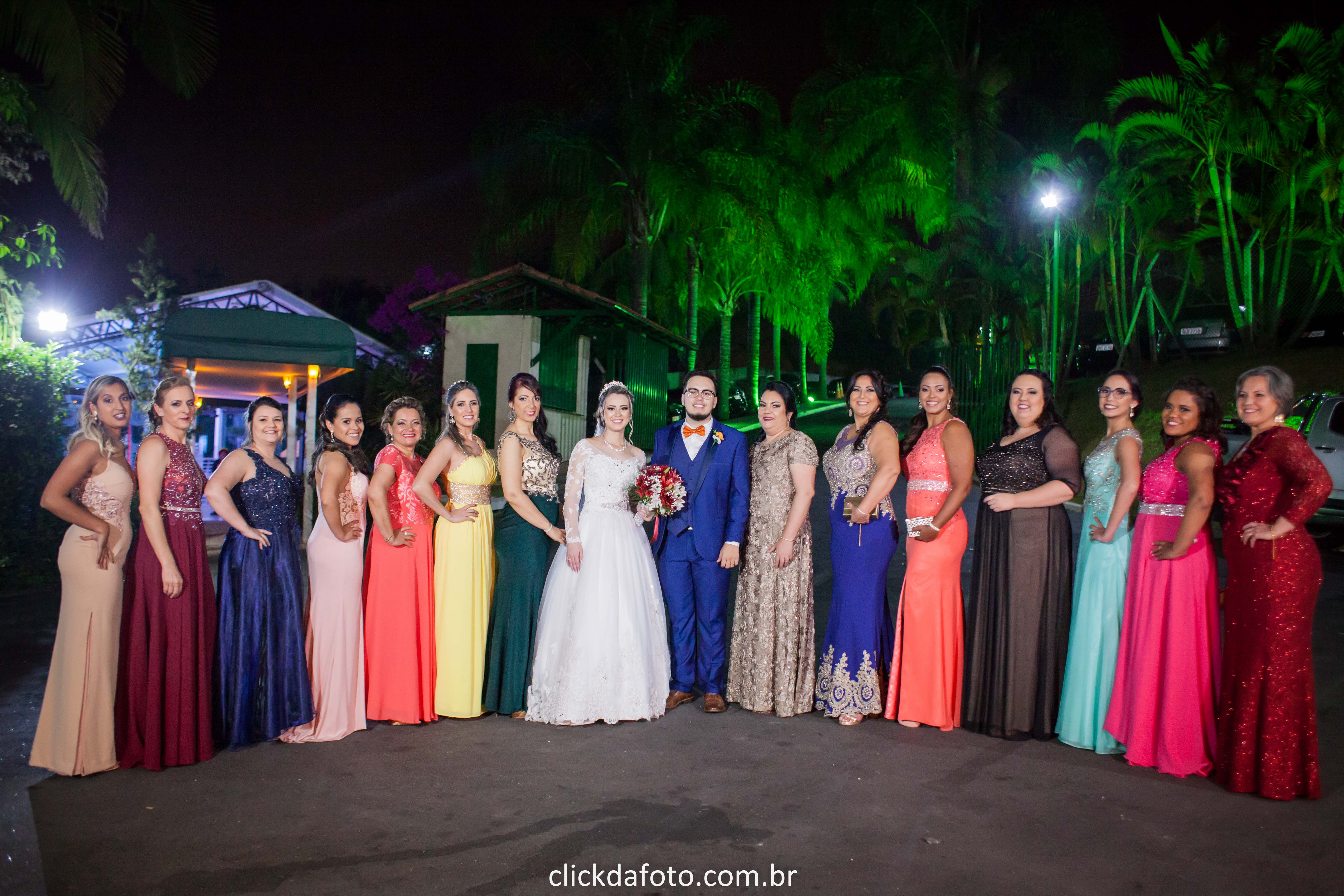 Cores Vibrantes em Casamentos Noturnos: Dicas de Glamour e Elegância