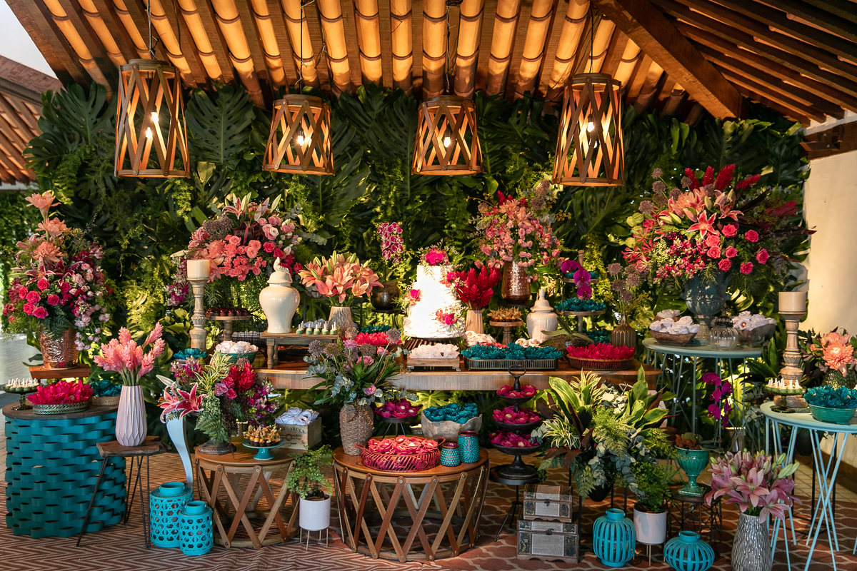 Vestidos de Madrinha em Tons Vibrantes: Como Escolher e Combinar