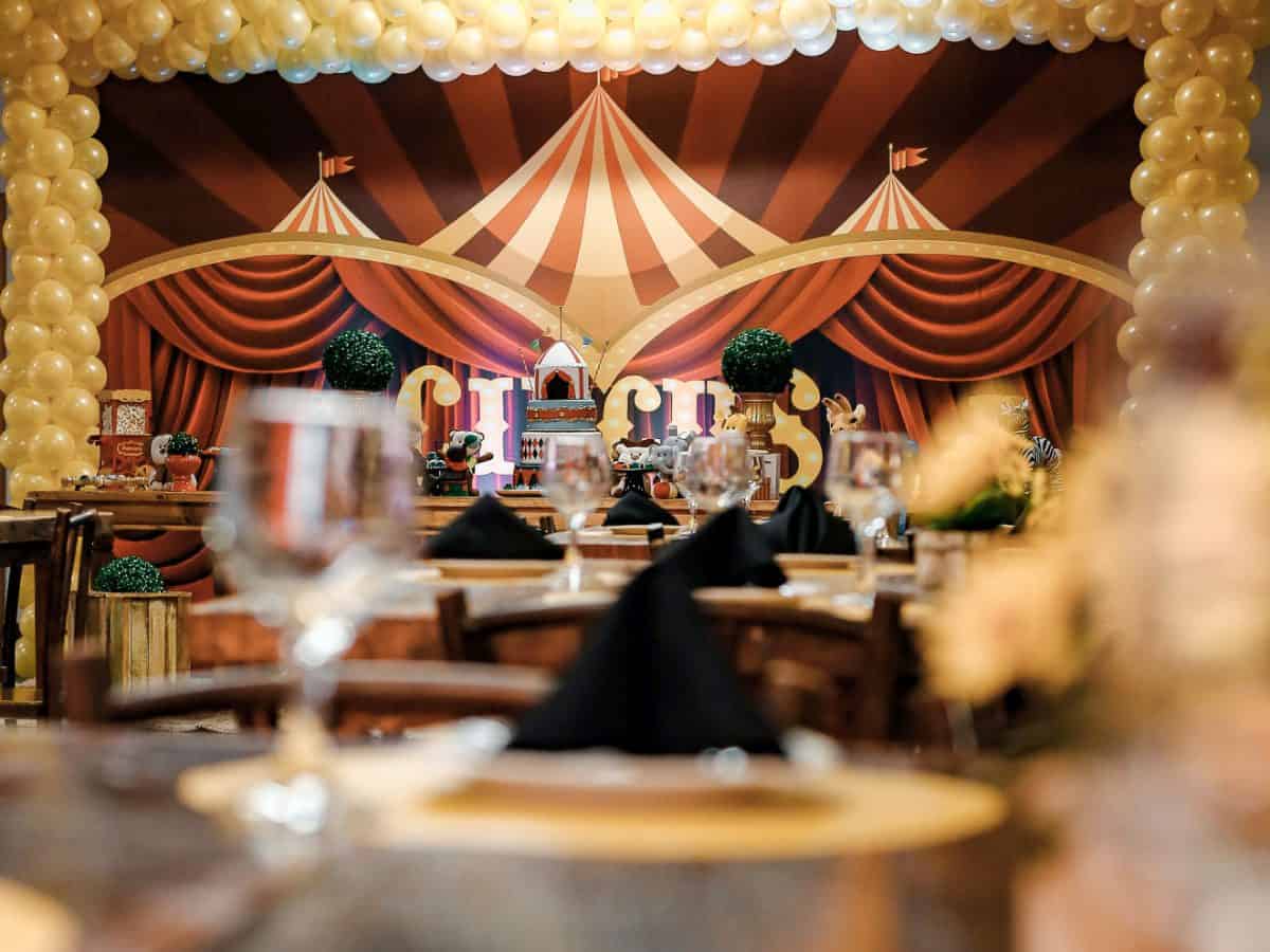 1. Ideias Criativas para Convites de Casamento com Tema de Circo
2. Músicas Inesquecíveis para a Entrada dos Noivos em um Casamento Circense
3. Como Criar um Photo Booth Divertido com Tema de Circo
4. Dicas de Lembrancinhas com Tema de Circo para Casamentos
5. A Magia do Circo Vintage: Inspirações para seu Grande Dia