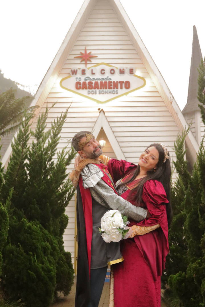 Ideias de Trajes Medievais para Noivos e Convidados