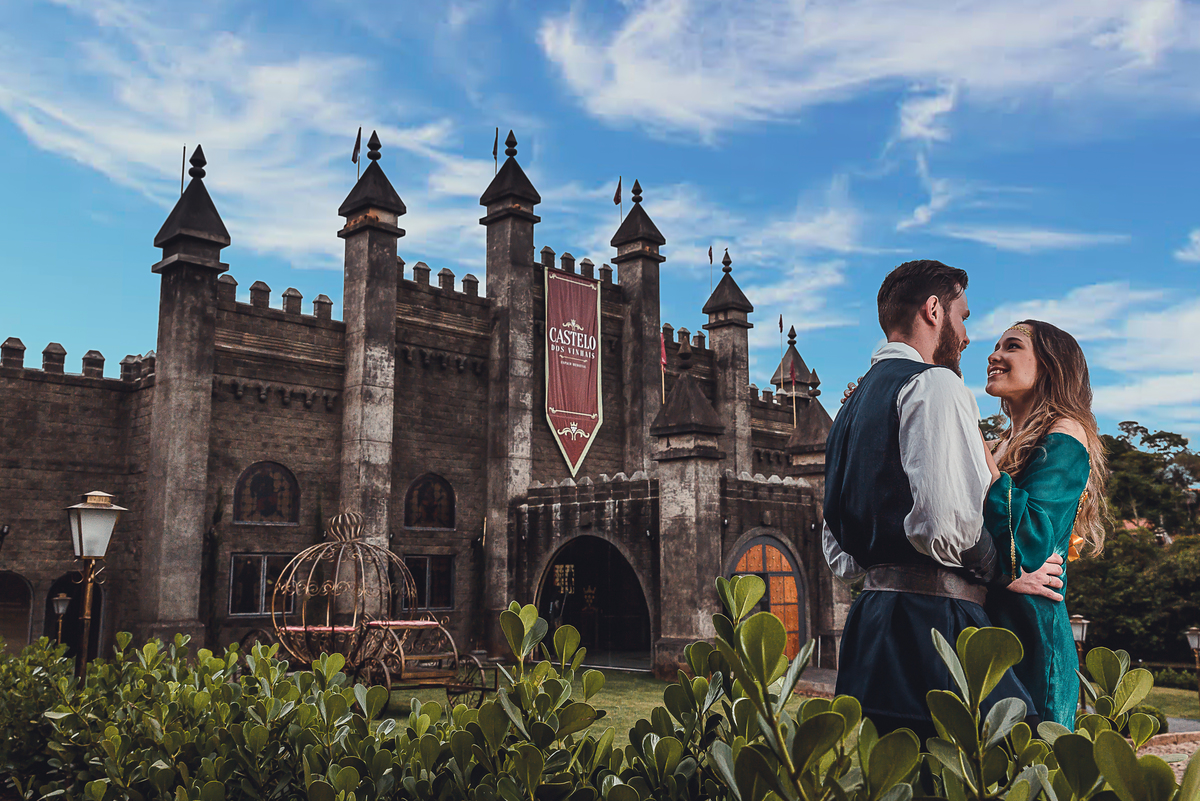 Ideias de Trajes Medievais para Noivos e Convidados