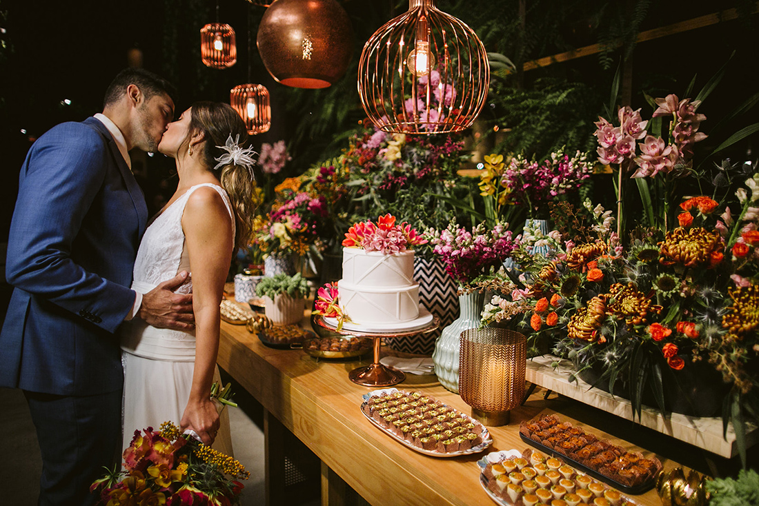 5 ideias de títulos:
1. Guia Completo para Casamento em Além Paraíba: Do Civil ao Buffet.
2. Os Melhores Espaços para Casar em Além Paraíba: Chácaras e Fazendas.
3. Fornecedores Essenciais para o seu Casamento em Além Paraíba: Vestido