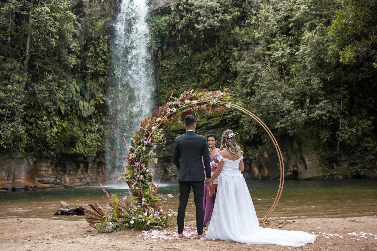5 ideias de títulos:
1. Os Melhores Espaços para Casamento em Cachoeira Paulista: Guia Completo
2. Casamento na Canção Nova: Opções e Dicas para uma Cerimônia Inesquecível
3. Guia de Buffets e Espaços Campestres para Casamentos no Vale do Paraíba
4. Planejando seu Casamento em Cachoeira Paulista: Locais