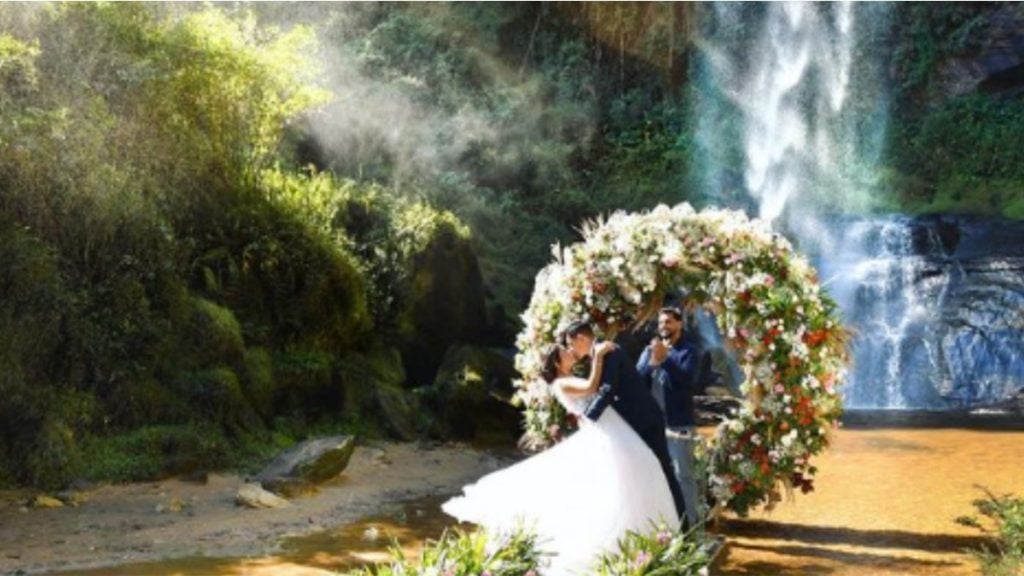 5 ideias de títulos:
1. Os Melhores Espaços para Casamento em Cachoeira Paulista: Guia Completo
2. Casamento na Canção Nova: Opções e Dicas para uma Cerimônia Inesquecível
3. Guia de Buffets e Espaços Campestres para Casamentos no Vale do Paraíba
4. Planejando seu Casamento em Cachoeira Paulista: Locais