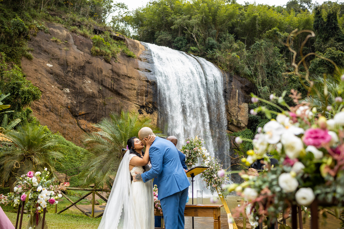 Serviços e Dicas
5. Descubra o Charme da Hípica Cachoeira e Recanto Camandy para seu Grande Dia