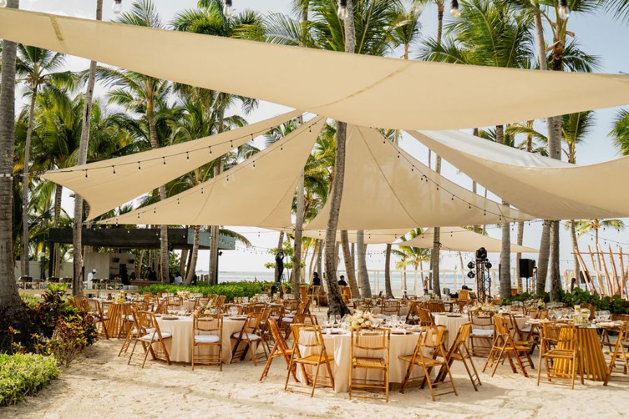 5 ideias de títulos:
1. Guarajuba: O Guia Completo para o Seu Casamento dos Sonhos na Bahia
2. Destinos Paradisíacos: Casando em Guarajuba com Estilo e Sofisticação
3. Orçamento Detalhado: Quanto Custa Casar em Guarajuba em 2026?
4. Espaços Incríveis para Casamentos em Guarajuba: De Resorts a Sítios Charmosos
5. Planejamento de Casamento em Guarajuba: Dicas Essenciais e Fornecedores Locais