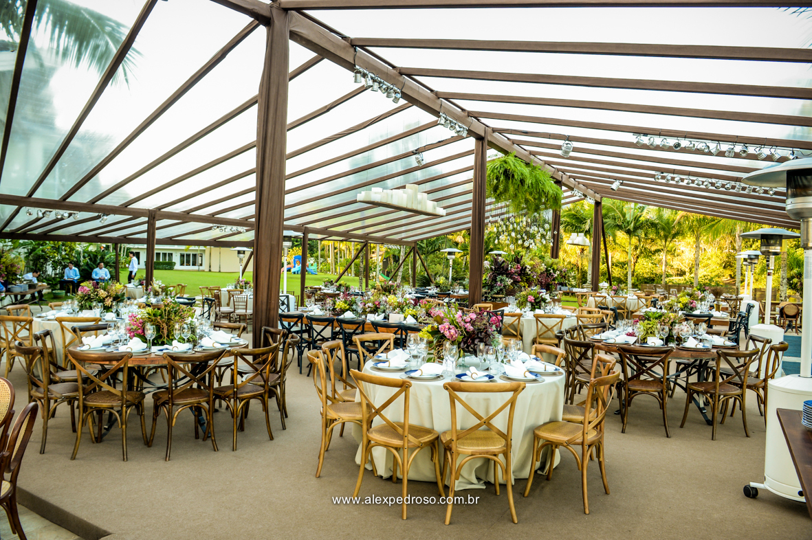 5 ideias de títulos:
1. Guia Completo: Casamento dos Sonhos em Juquehy
2. Os Melhores Espaços para Casar em Juquehy: Pé na Areia com Sofisticação
3. Planejamento e Custos de um Casamento em Juquehy: Tudo o que Você Precisa Saber
4. Dicas Essenciais para um Mini Wedding Inesquecível em Juquehy
5. Juquehy: O Destino Perfeito para Casamentos na Praia