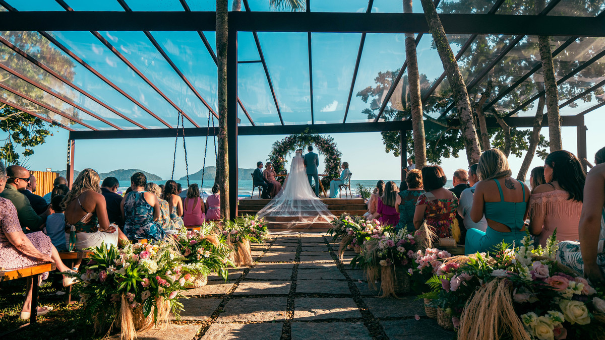 5 ideias de títulos:
1. Guia Completo: Casamento dos Sonhos em Juquehy
2. Os Melhores Espaços para Casar em Juquehy: Pé na Areia com Sofisticação
3. Planejamento e Custos de um Casamento em Juquehy: Tudo o que Você Precisa Saber
4. Dicas Essenciais para um Mini Wedding Inesquecível em Juquehy
5. Juquehy: O Destino Perfeito para Casamentos na Praia