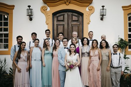 5 ideias de títulos:
1. Guia Completo: Casamento dos Sonhos em Paraty
2. Paraty: O Cenário Perfeito para o Seu Destination Wedding
3. Locais Incríveis para Casar em Paraty: Da Praia ao Casarão
4. Planejamento de Casamento em Paraty: Dicas e Custos
5. Fornecedores Essenciais para um Casamento Inesquecível em Paraty